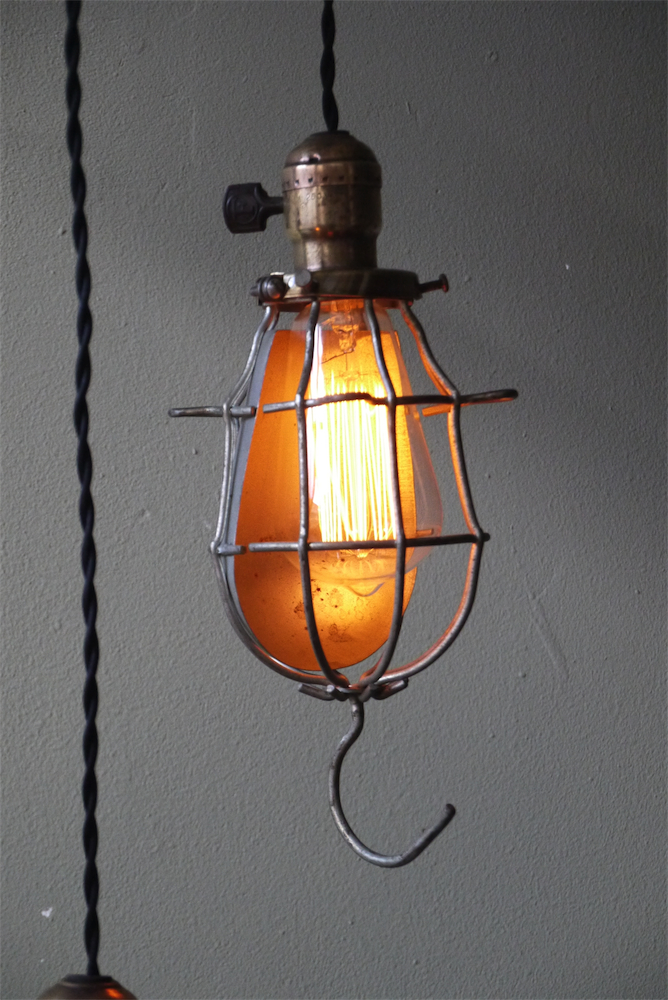 Lampe Baladeuse Atelier Embase Métallique E27 - Câble 5 Mètres, Crochet Acier, Robuste Pour Garage Et Travaux (ASLO)